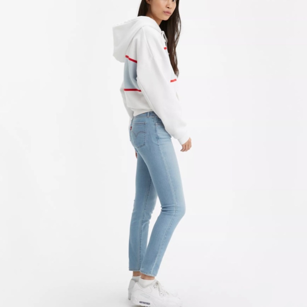 Levi’s Sculpt 711 Skinny Jean